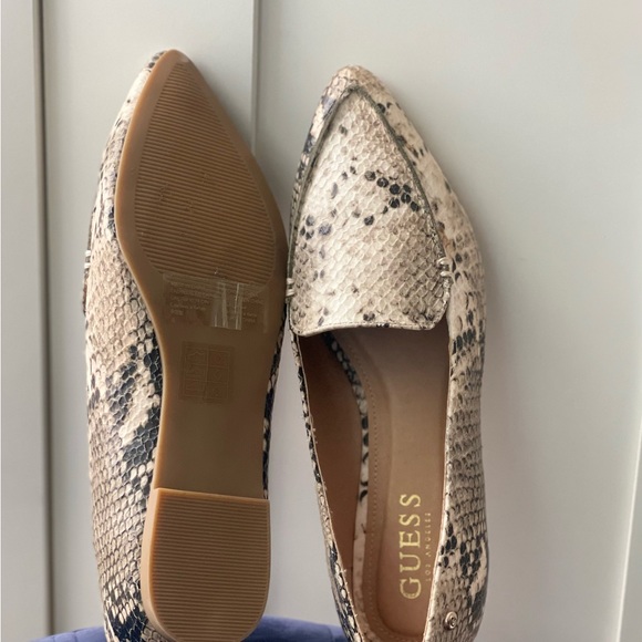 Guess Women's flats Snake Print - Picture 2 of 5